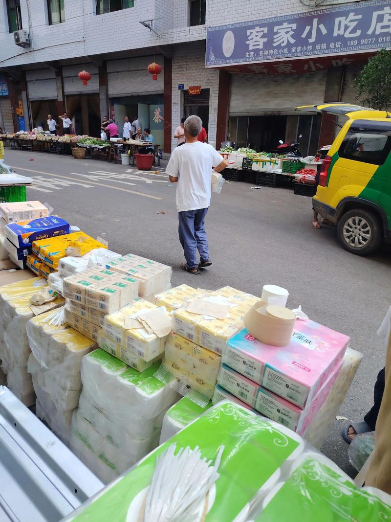 国内贸易新趋势：电商与实体融合的双刃剑